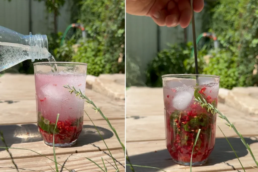 Zubereitung eines Himbeer-Minz-Drinks.