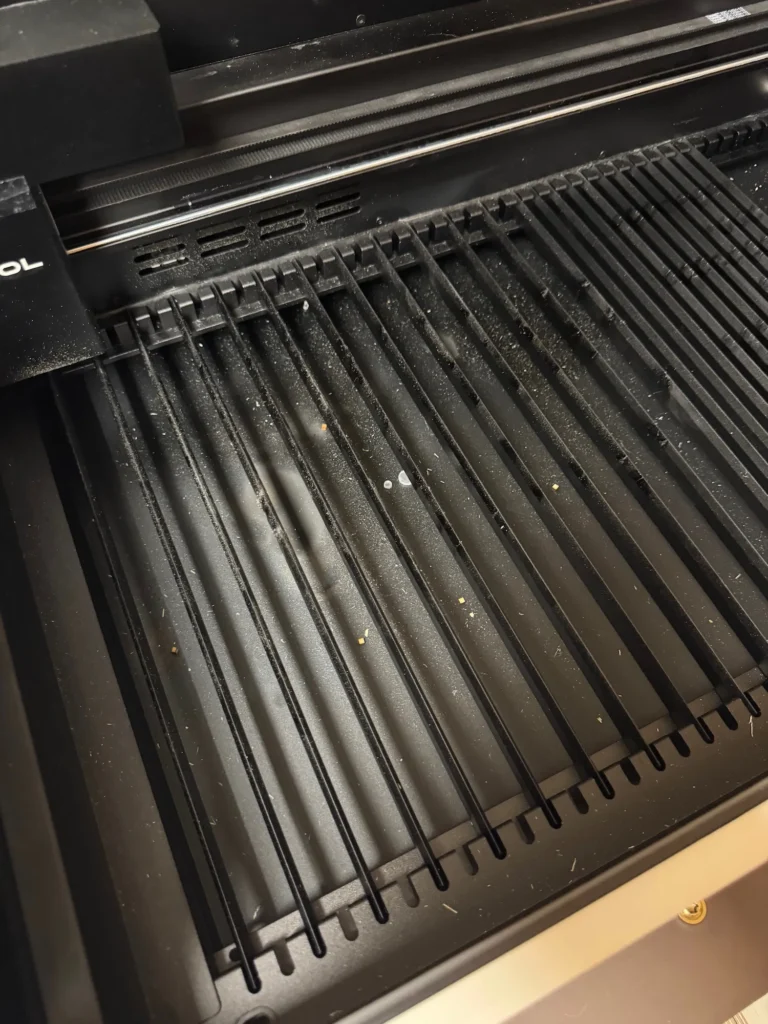 Schneidgitter des xTool P2 CO₂-Lasers