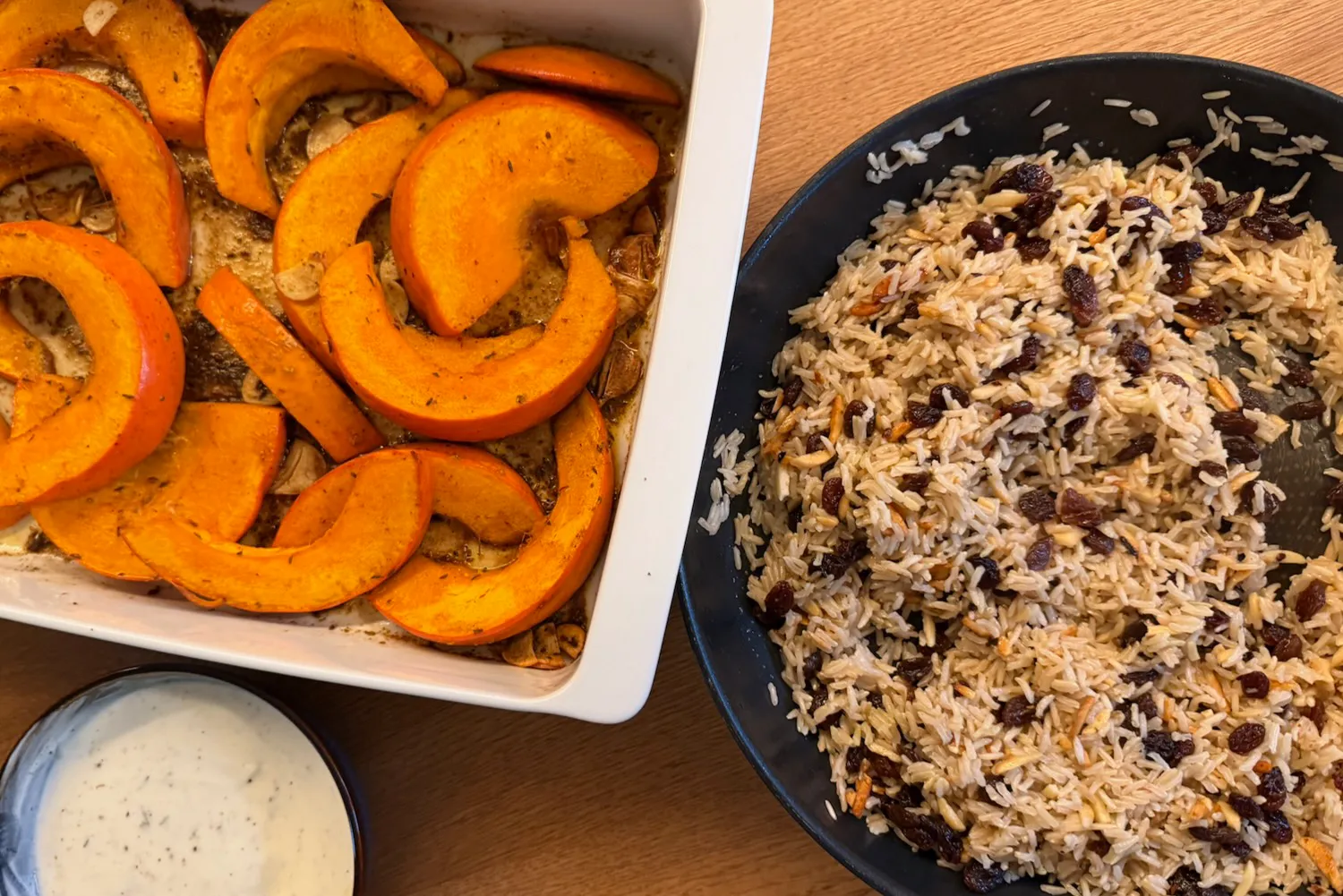 Würziger Ofenkürbis mit orientalischem Reis und Minz-Joghurt
