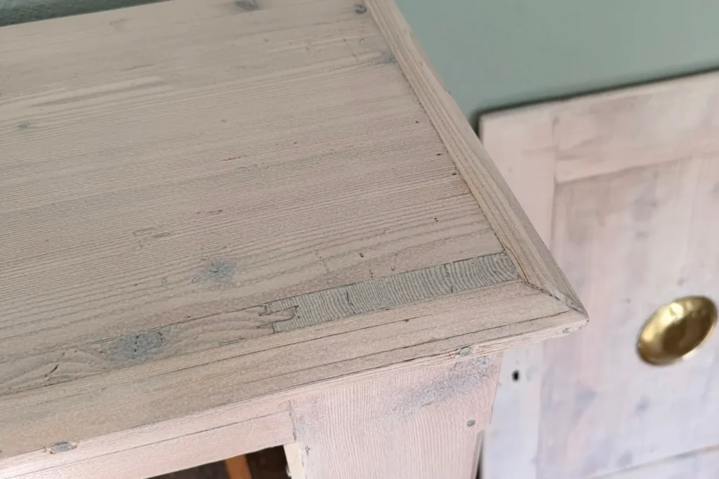 Weiß lasierte Oberfläche