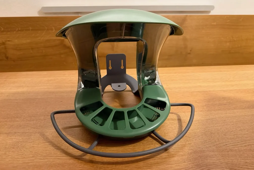 Vorderansicht des Birdfy Feeder 2 Pro Vogelfutterhauses ohne montierte Kamera