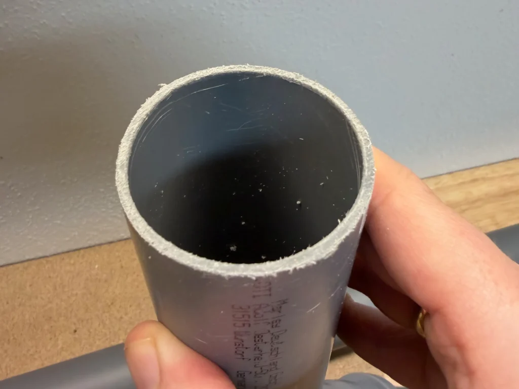 Sauber zugeschnittenes DN50 PP-Abwasserrohr für DIY-Werkstatt-Absaugung