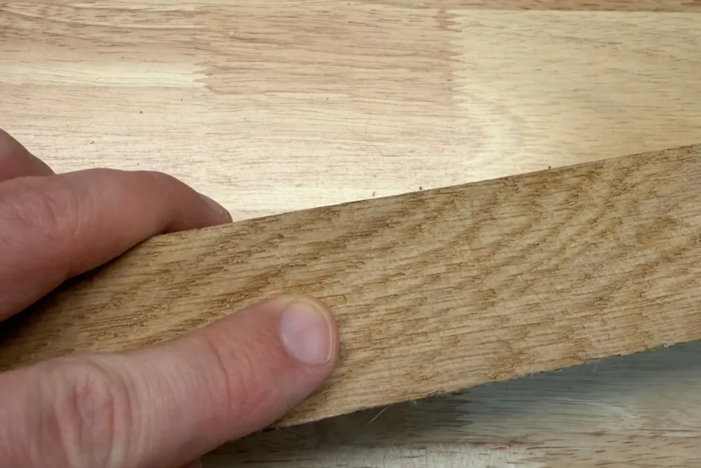 Vorbereitung Hartholzoberfläche für saubere, splitterfreie Nistgänge