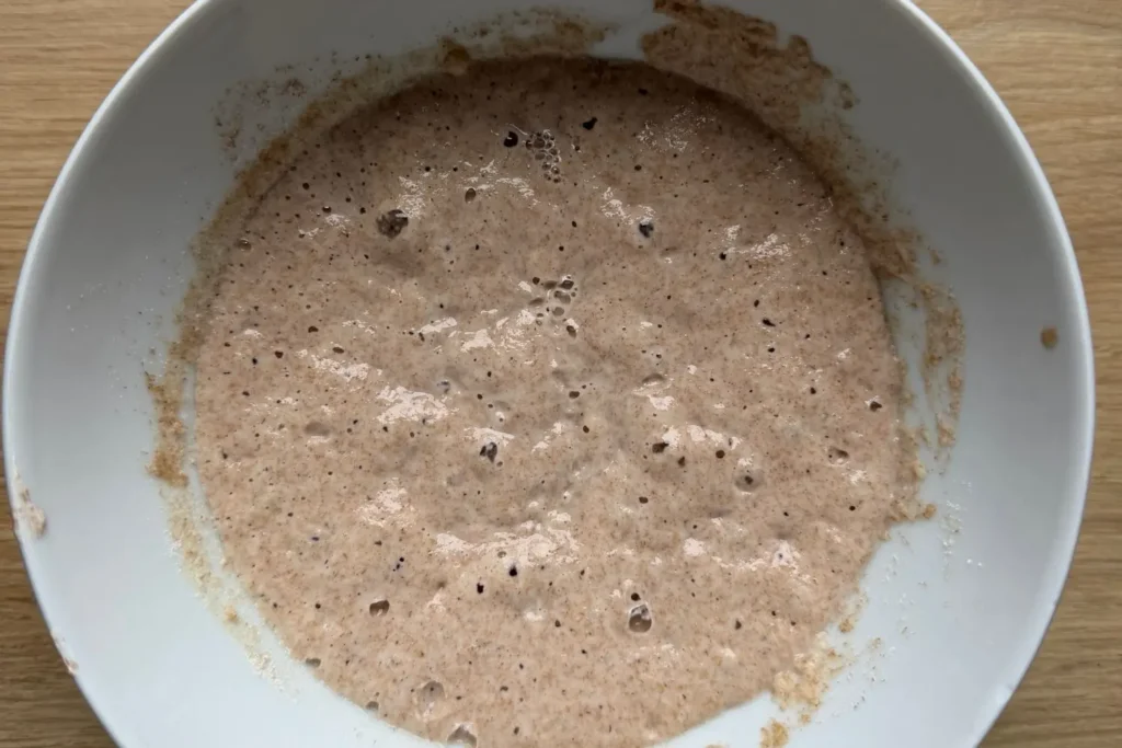 Aktives Anstellgut mit Bläschen in einer Schüssel