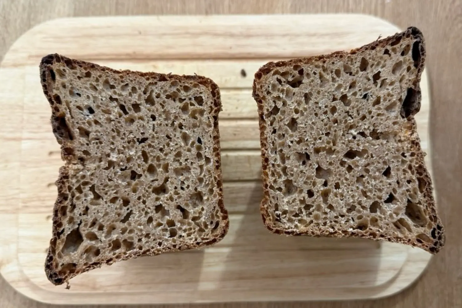 Dinkelvollkorn Sauerteigbrot – einfach, aromatisch & schneller als klassische Rezepte