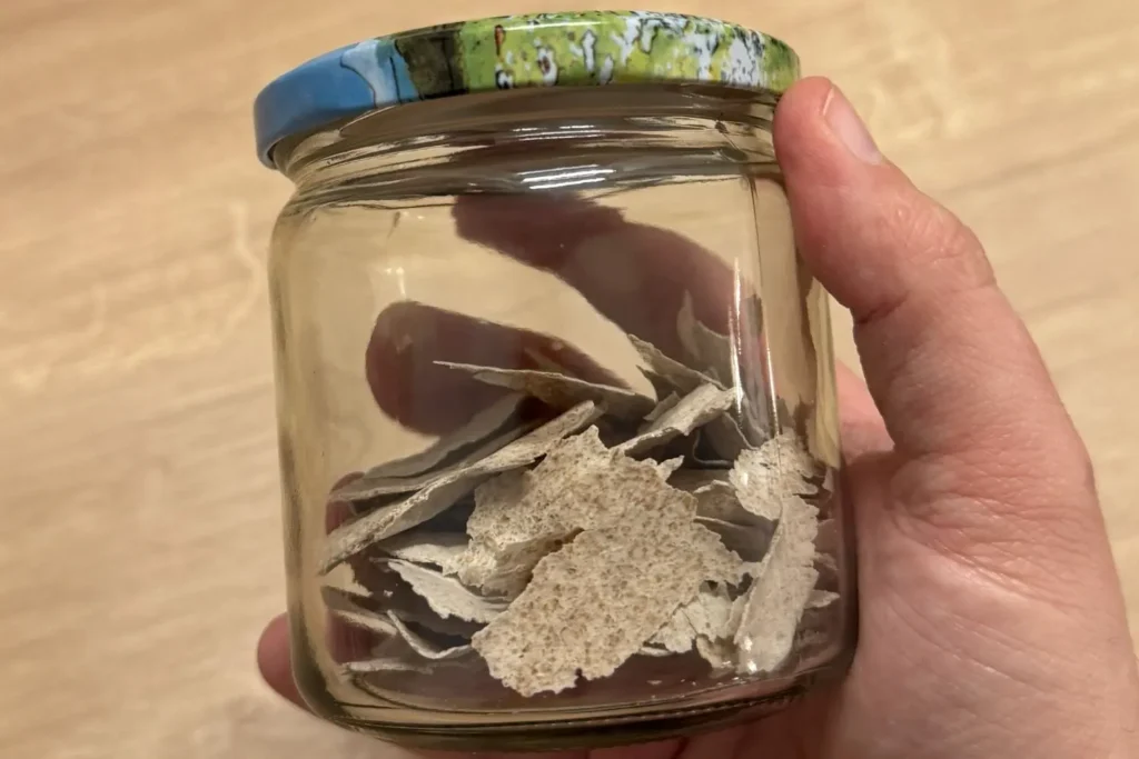 Getrockneter Sauerteig in einem Glas luftdicht gelagert