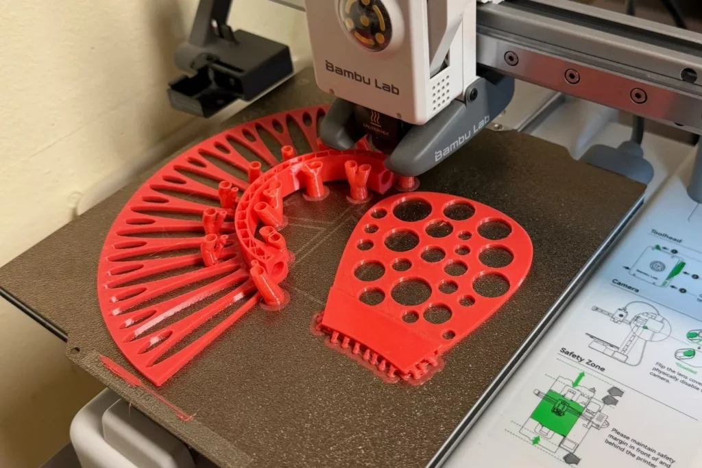 Druck des Erdbeergitters und eines Blattmoduls auf dem Bambu Lab A1 Mini