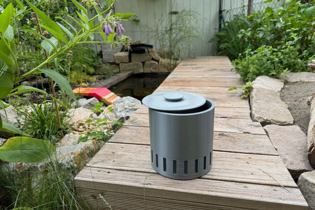 Fertige 3D-gedruckte Wurmvase für die Beetkompostierung im Garten